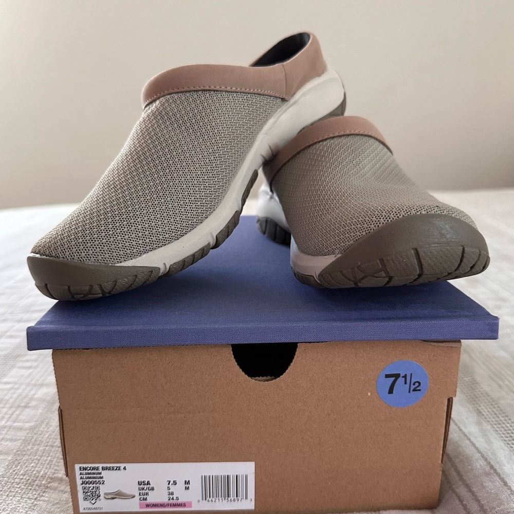 MERRELL Women’s Encore Breeze 4 Aluminim mule 7.5